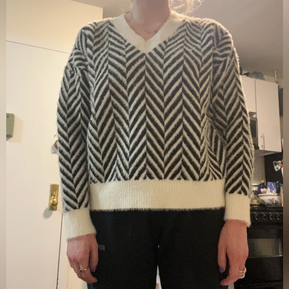 Fuzzy Patterned Sweater V Neck, Xs - image 3